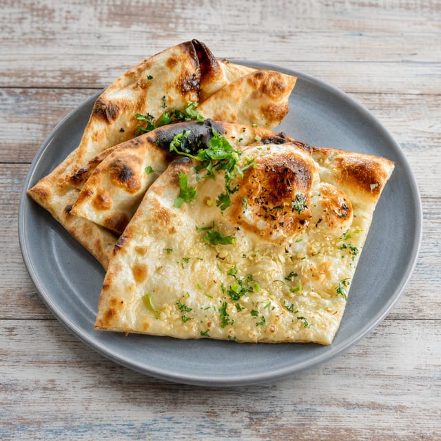 GARLIC NAAN.